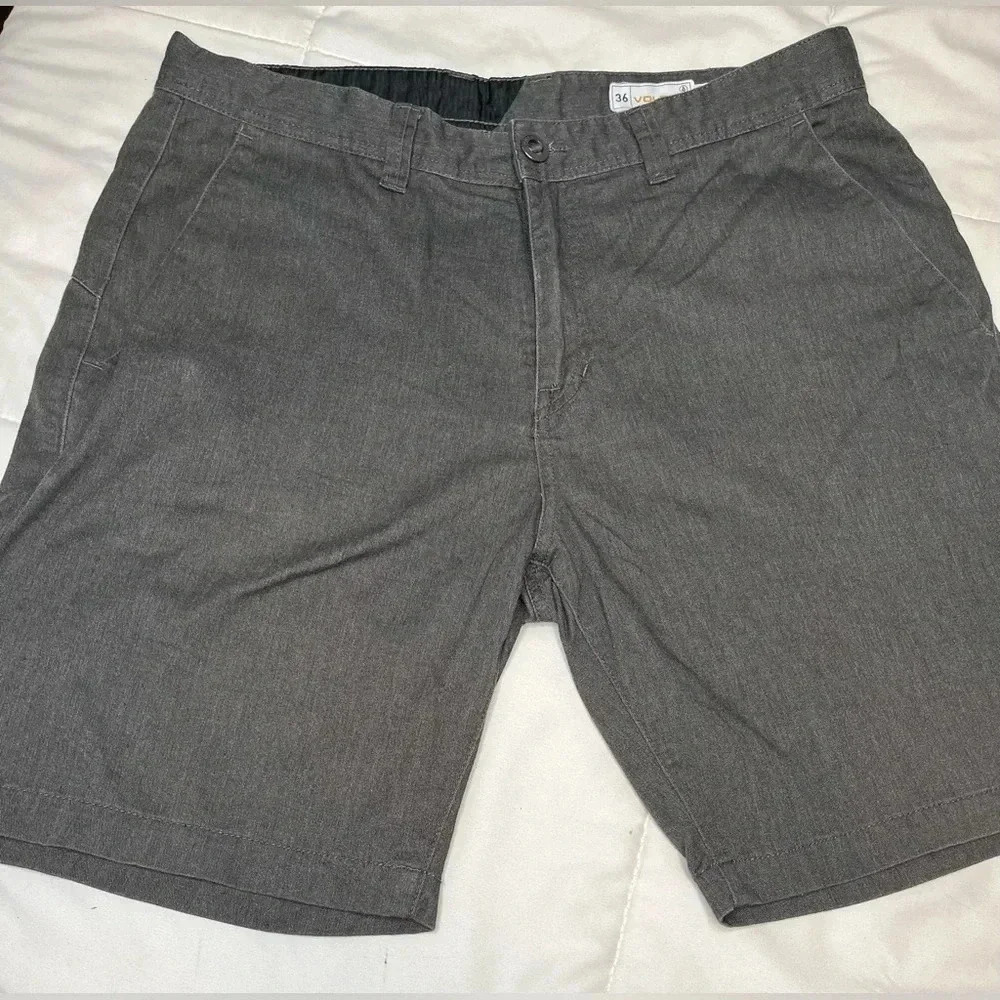 Volcom True to This Modern Fit Chino Shorts in Gray